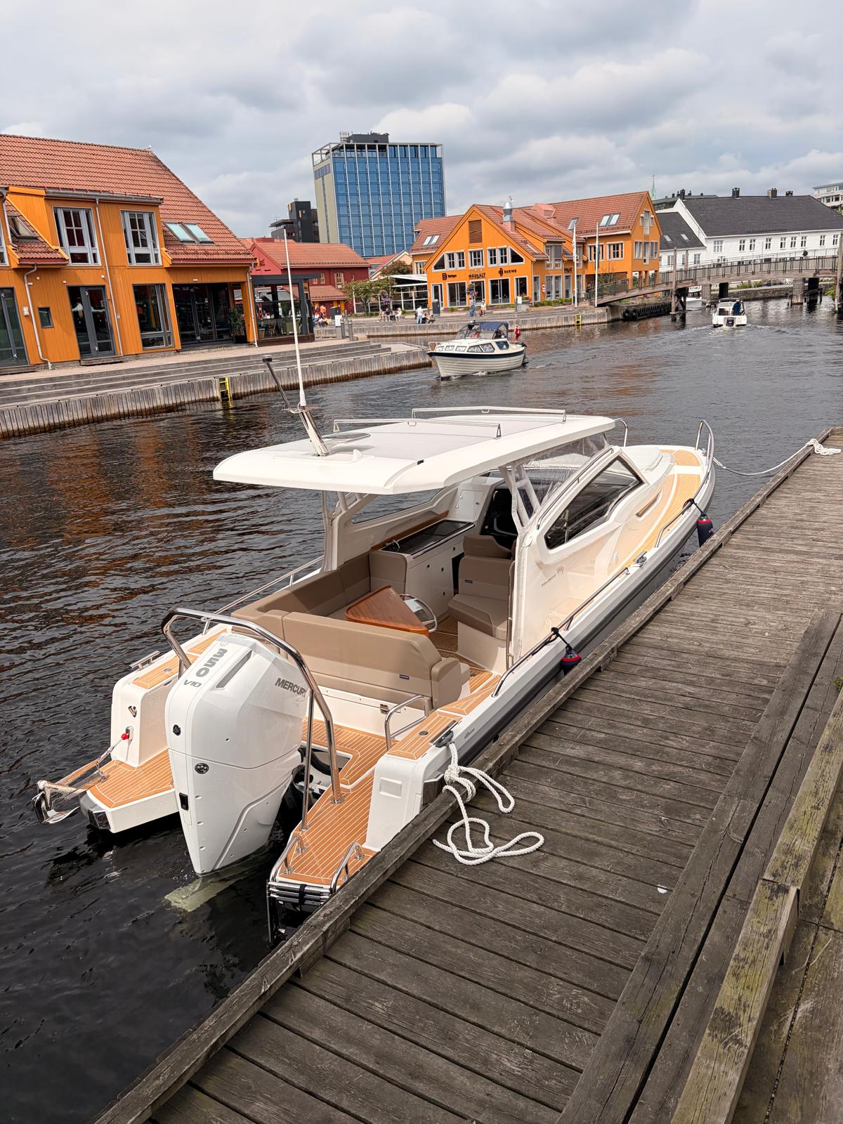 Nimbus W9 at Fiskebrygga in Kristiansand